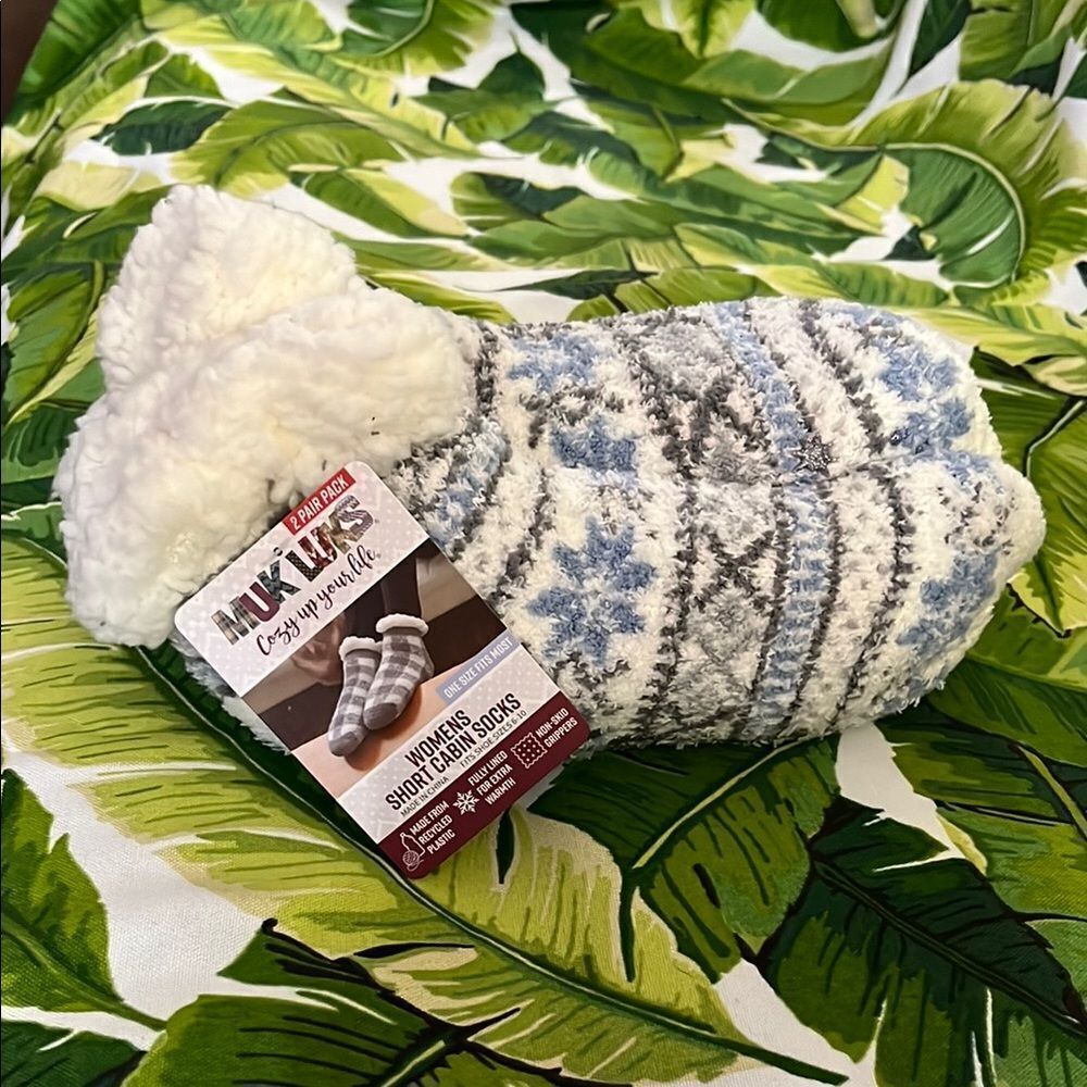 NWT Muk Luks Cozy Blue and Gray Slipper Socks